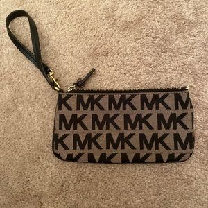 MK clutch